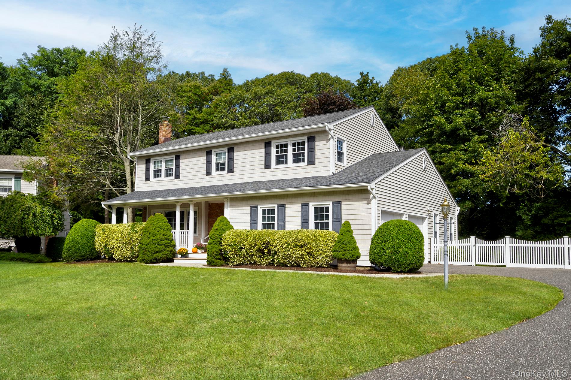 12 Foxdale Court, Huntington Station, NY 11746