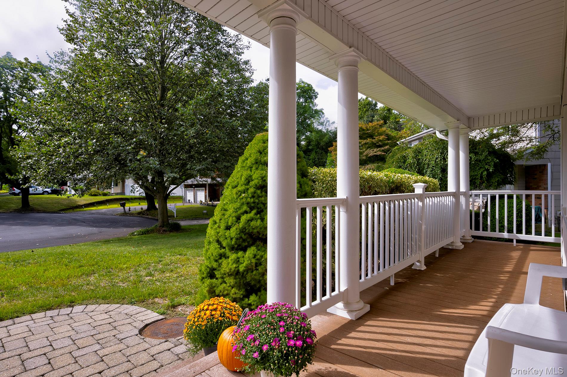 12 Foxdale Court, Huntington Station, NY 11746