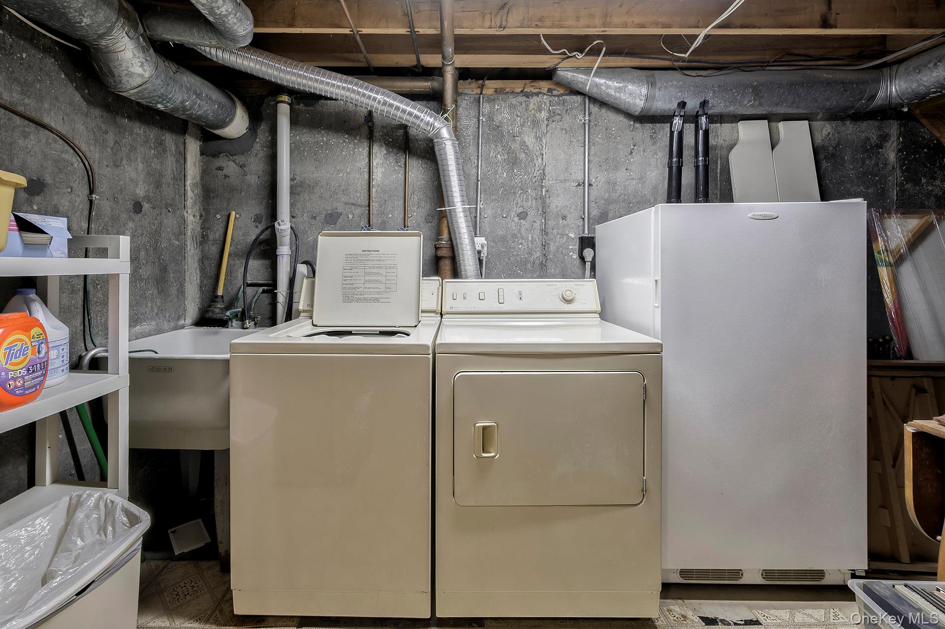 12 Foxdale Court, Huntington Station, NY 11746