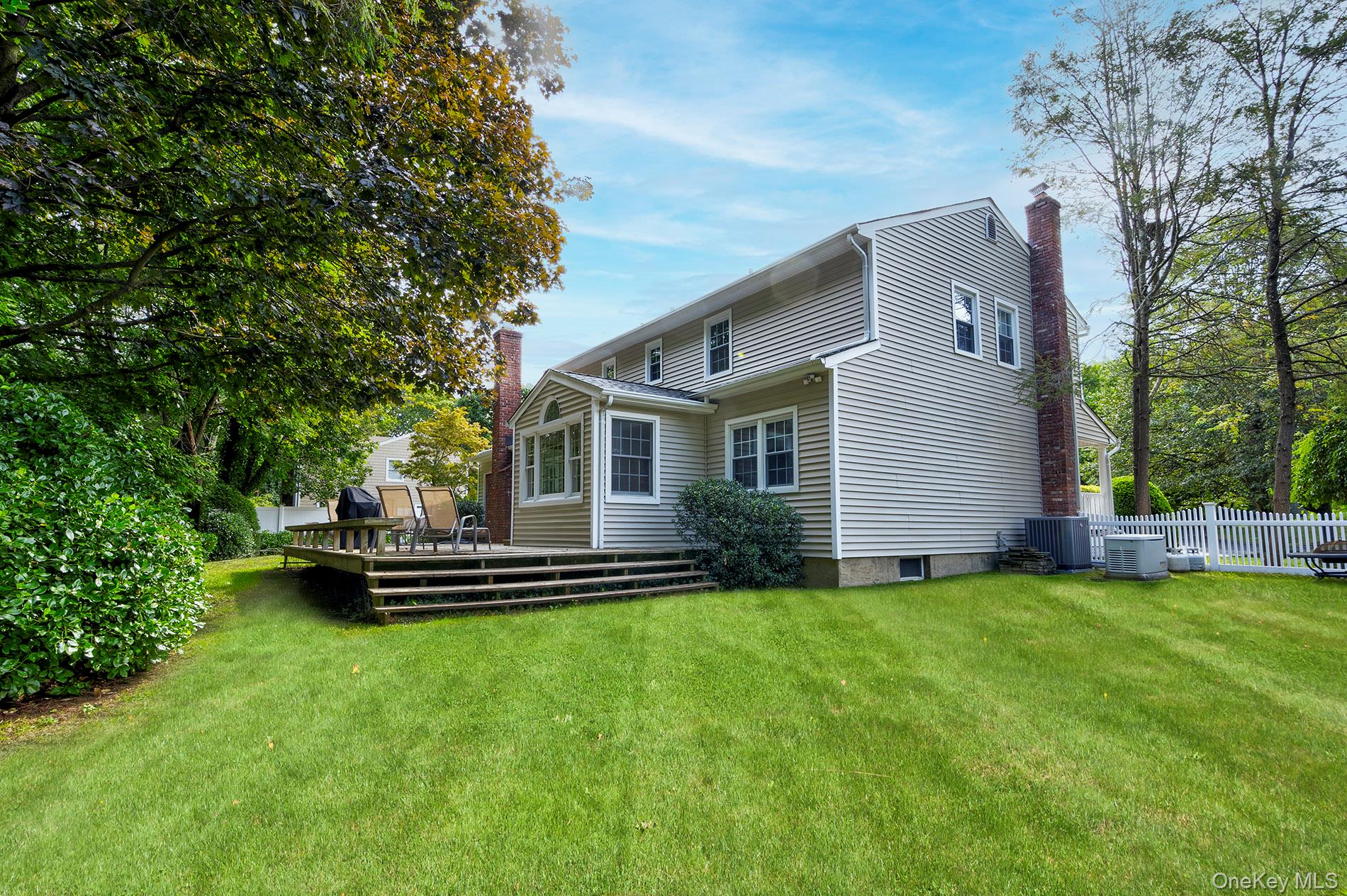 12 Foxdale Court, Huntington Station, NY 11746