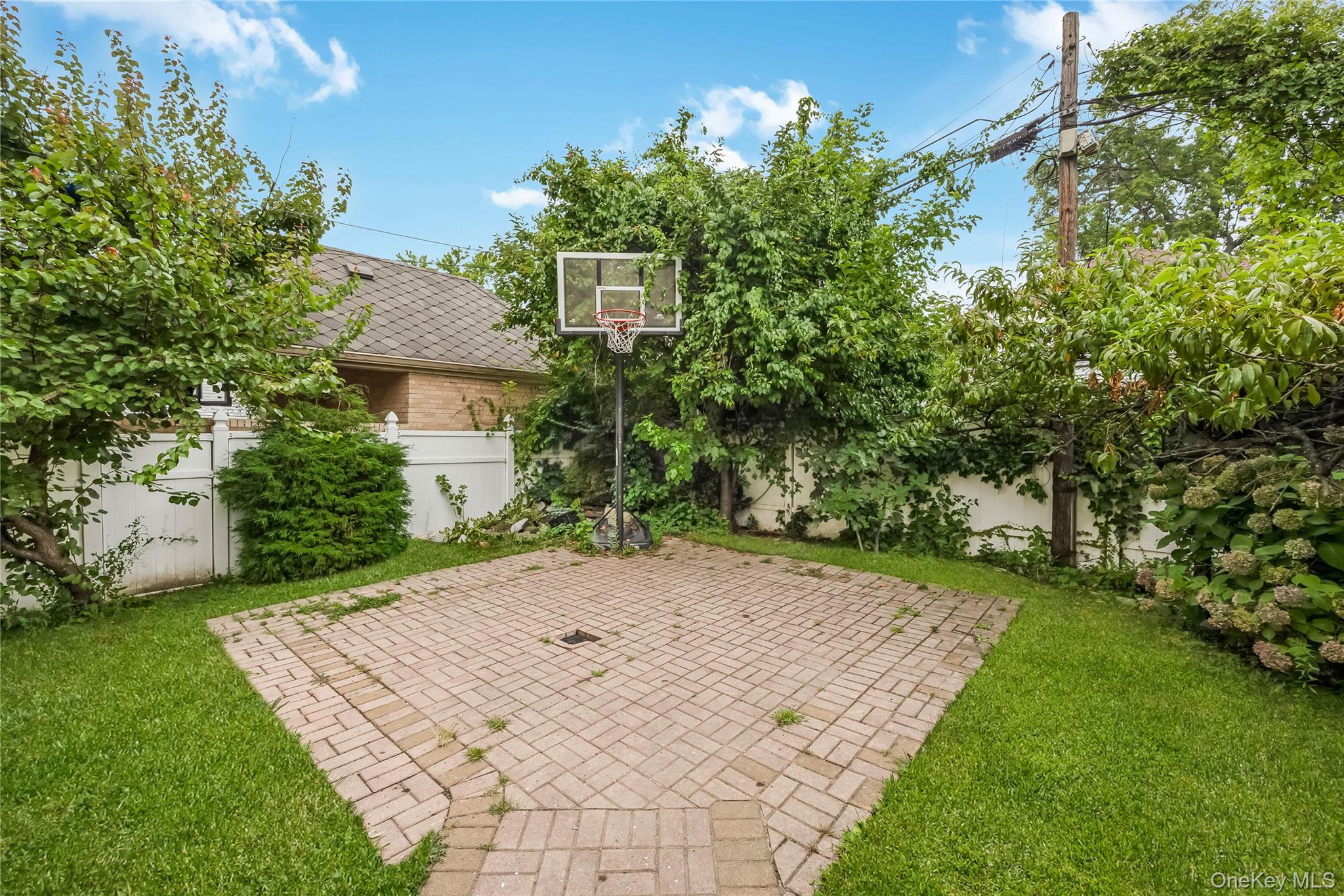 76-27 175 Street, Fresh Meadows, NY 11366