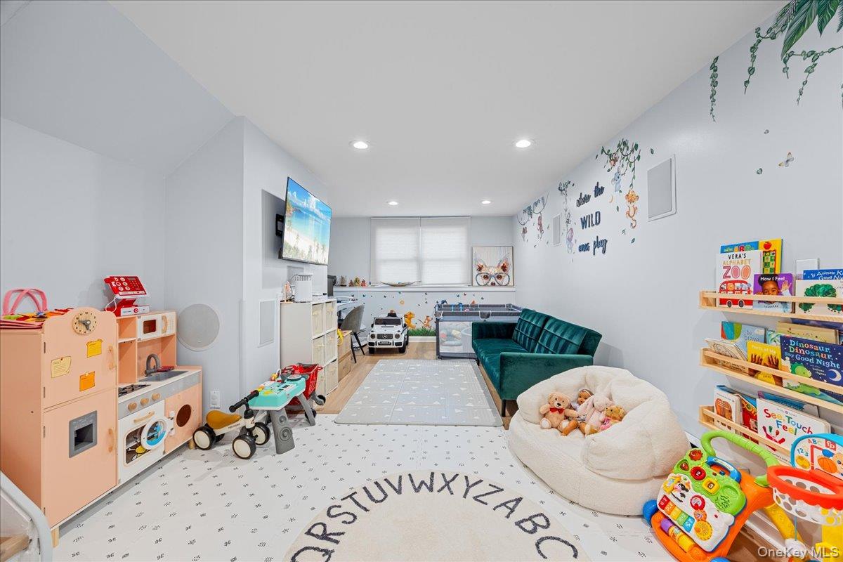 75 Shirley Lane, White Plains, NY 10607