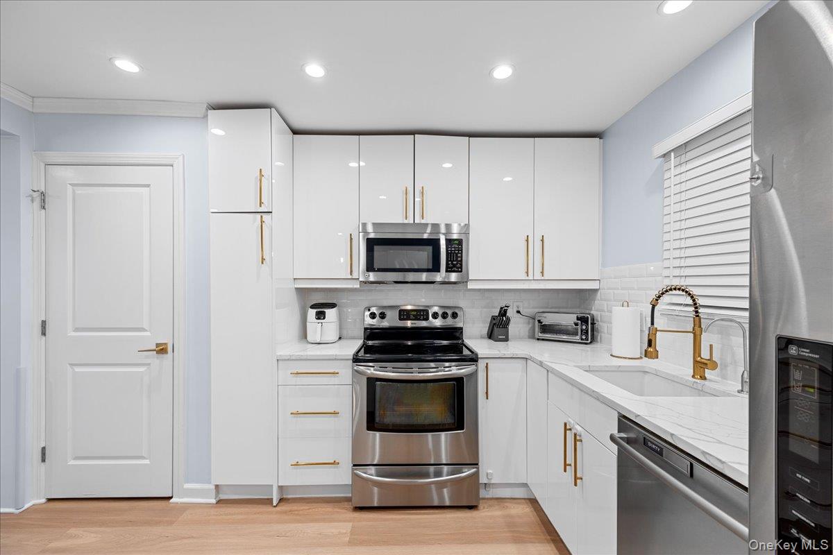 75 Shirley Lane, White Plains, NY 10607