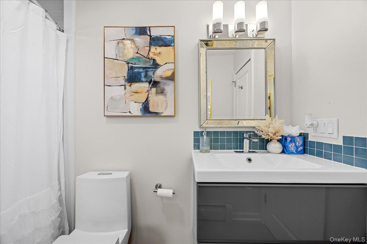 75 Shirley Lane, White Plains, NY 10607