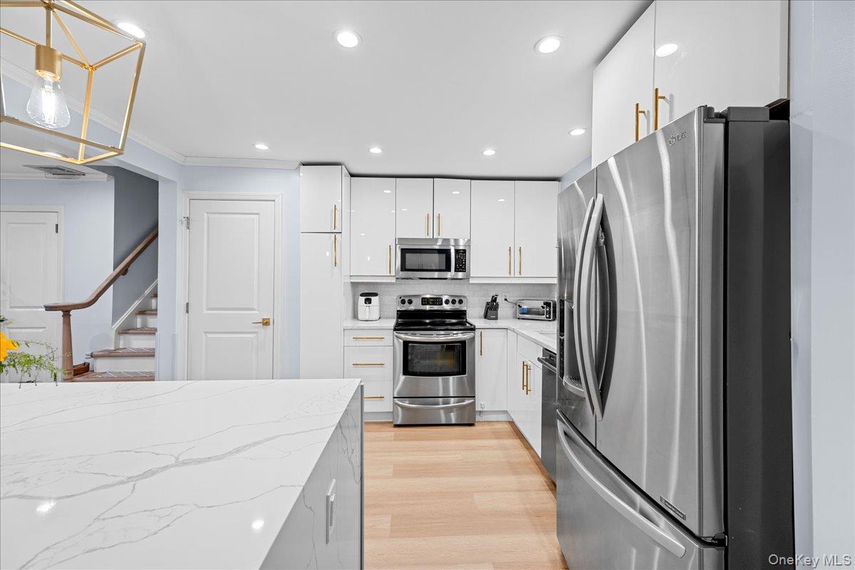 75 Shirley Lane, White Plains, NY 10607