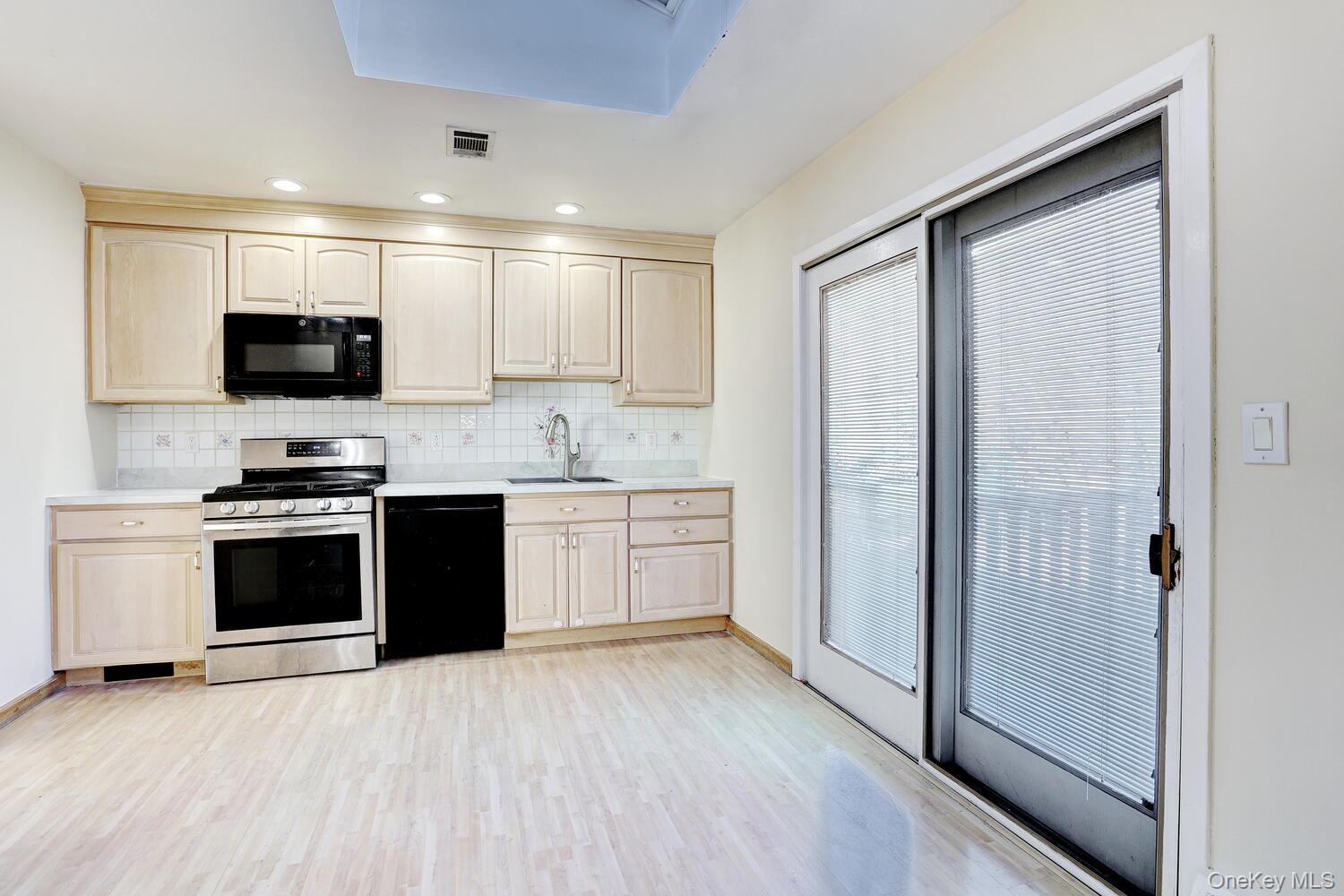 12 Van Gogh Lane, Airmont, NY 10901