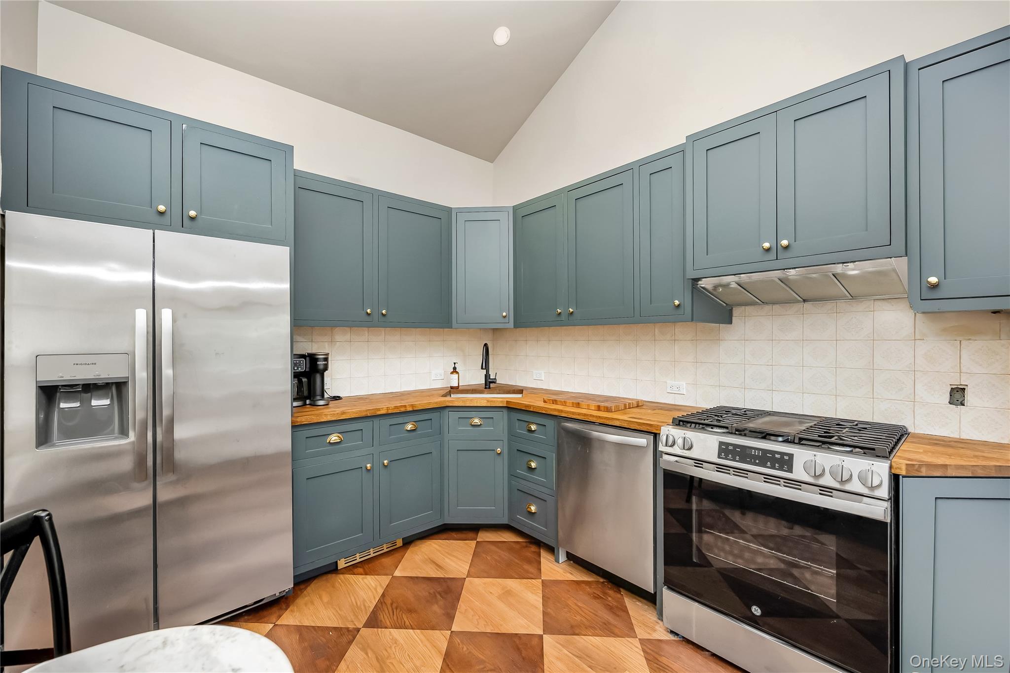 16 Rider Avenue, Malverne, NY 11565