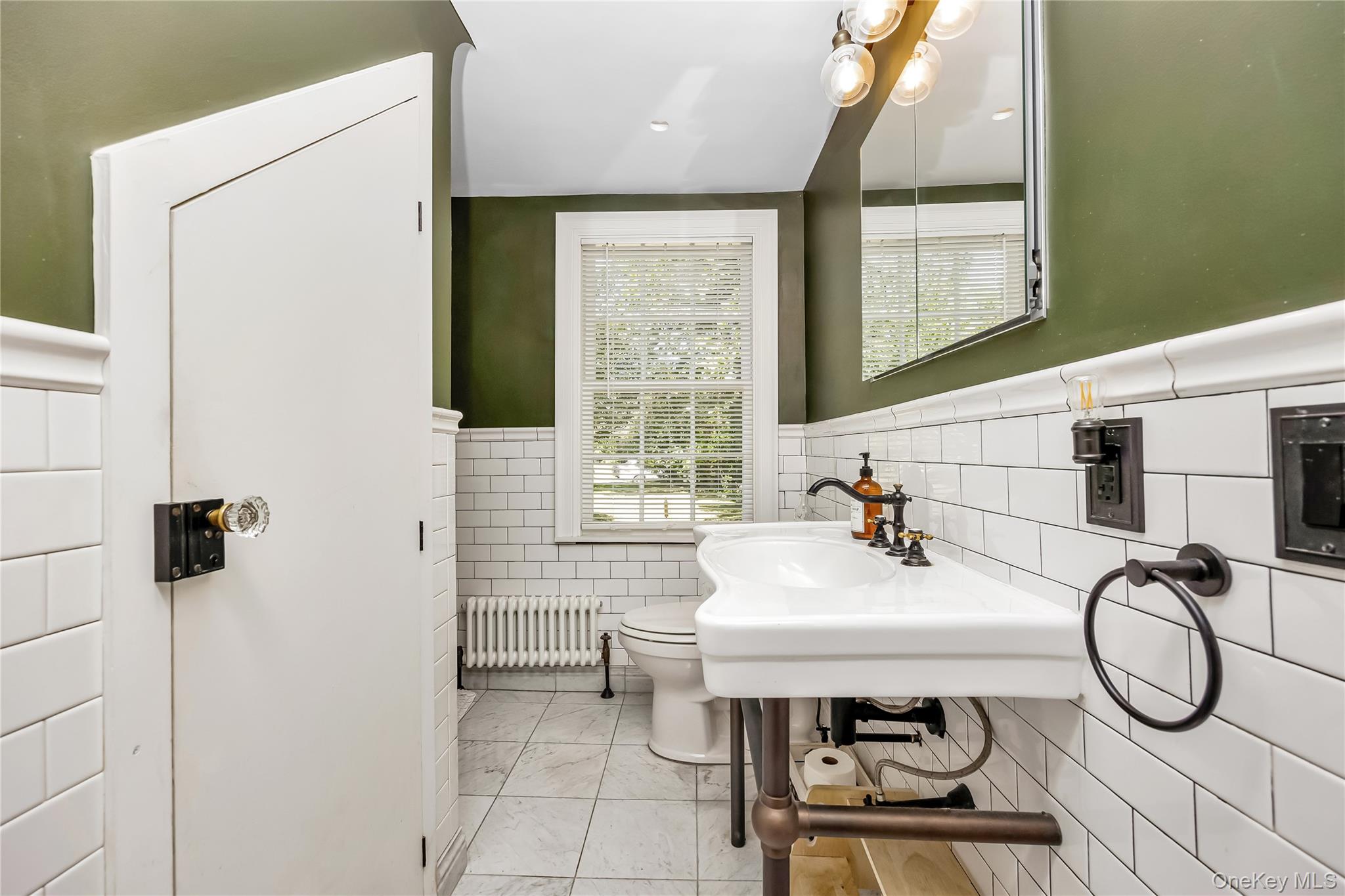 16 Rider Avenue, Malverne, NY 11565