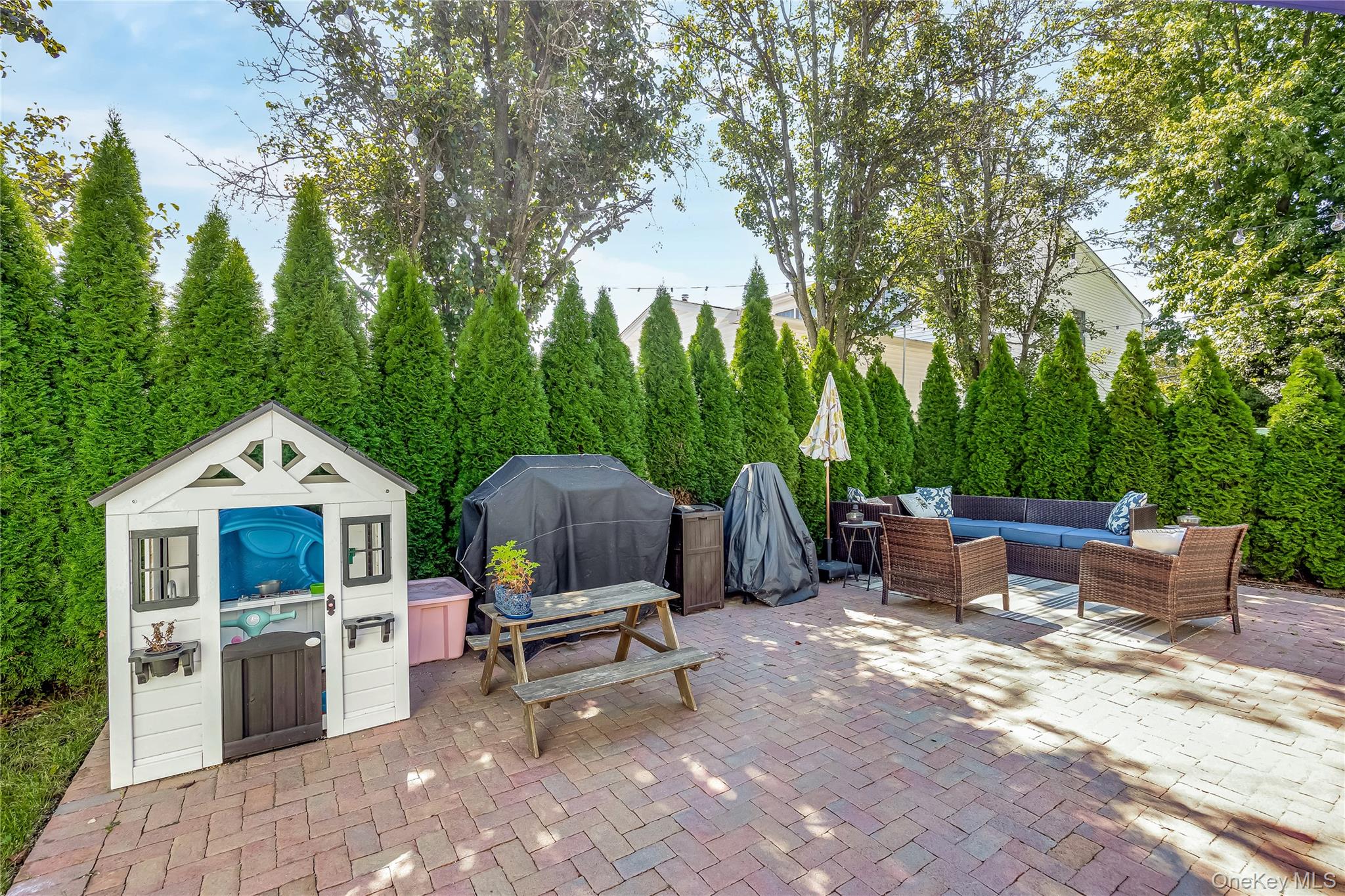 16 Rider Avenue, Malverne, NY 11565