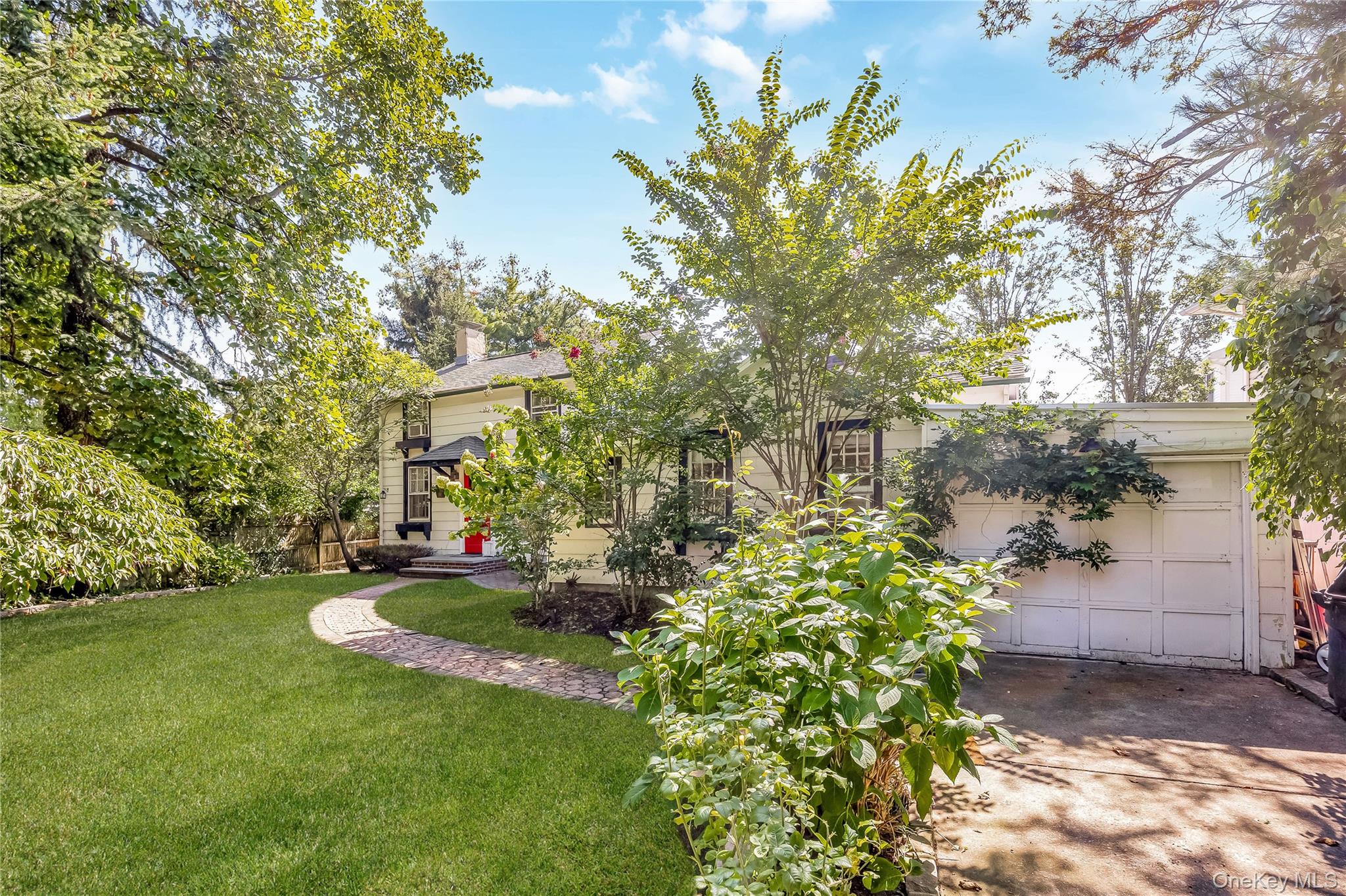 16 Rider Avenue, Malverne, NY 11565