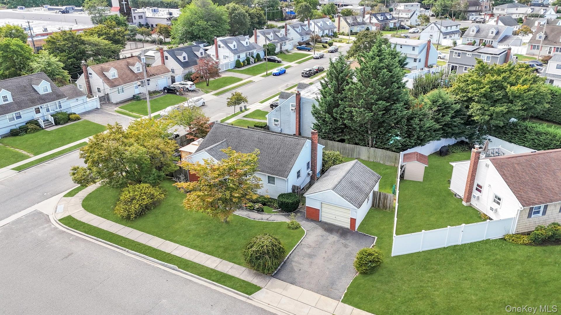 10 Layton Avenue, Hicksville, NY 11801