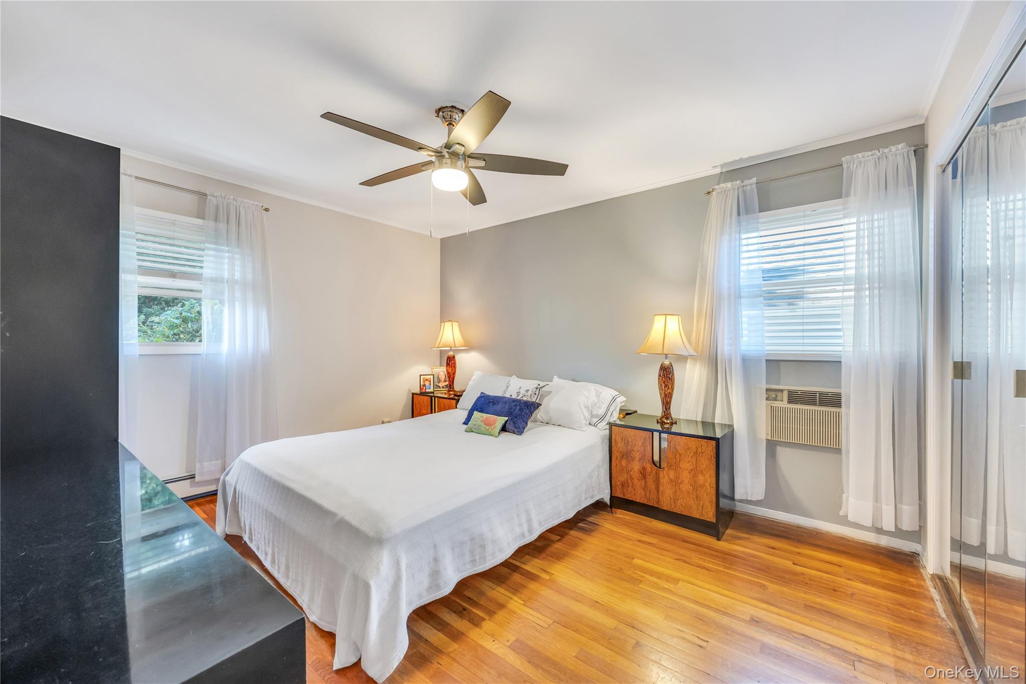 10 Layton Avenue, Hicksville, NY 11801