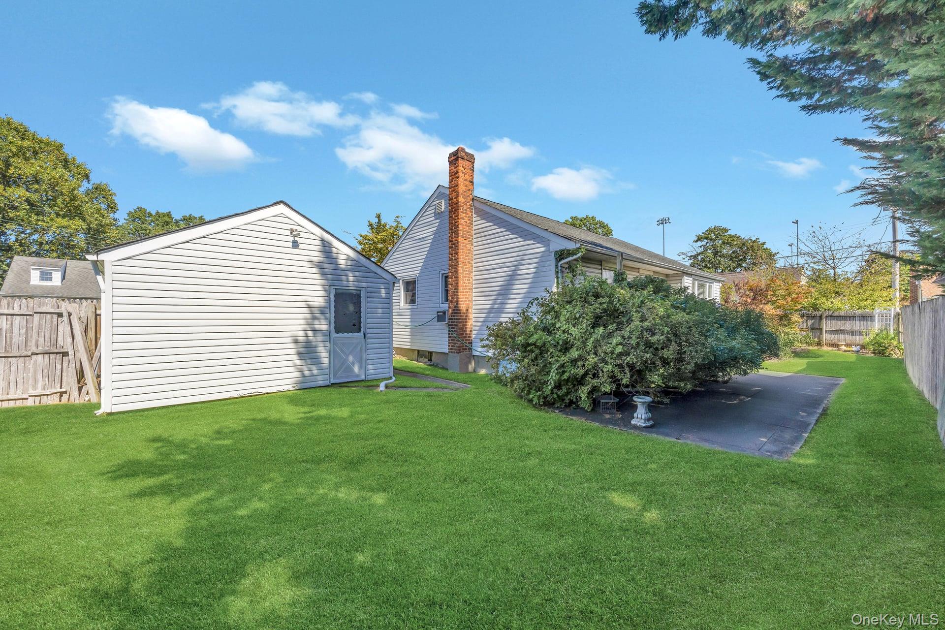 10 Layton Avenue, Hicksville, NY 11801