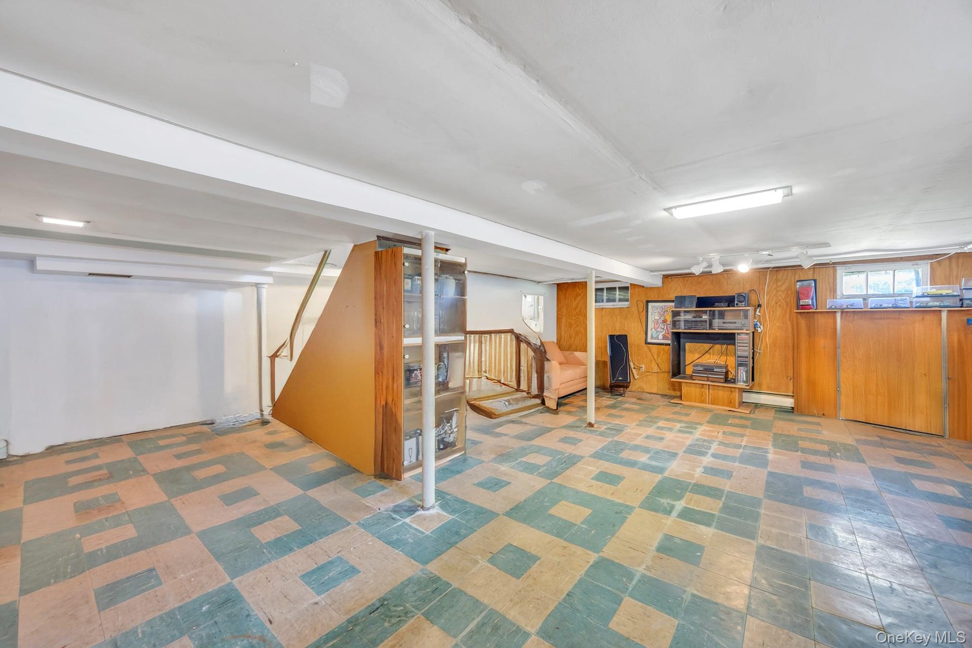 10 Layton Avenue, Hicksville, NY 11801