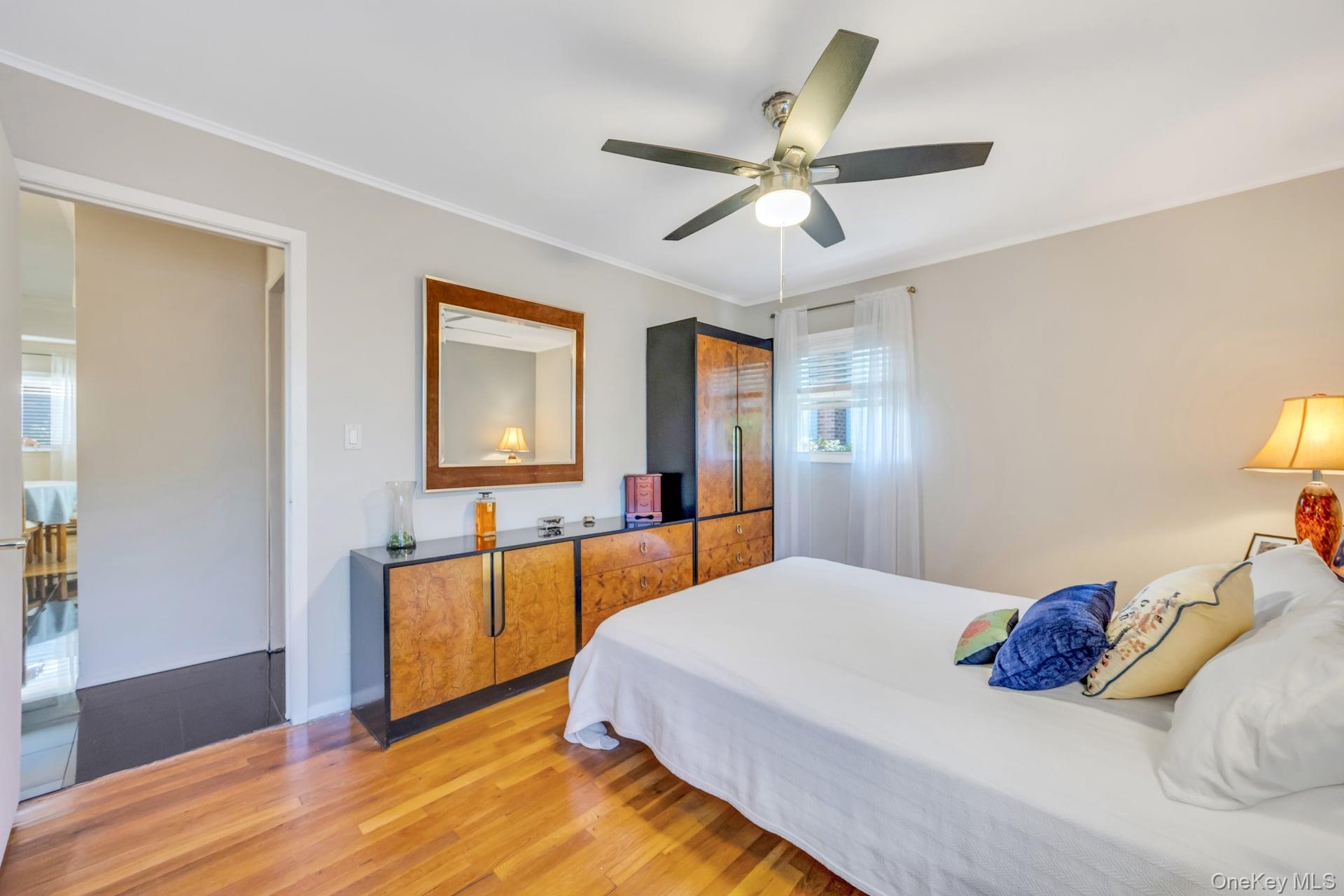 10 Layton Avenue, Hicksville, NY 11801