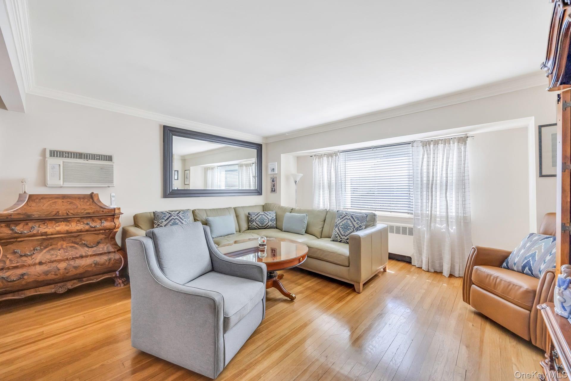 10 Layton Avenue, Hicksville, NY 11801