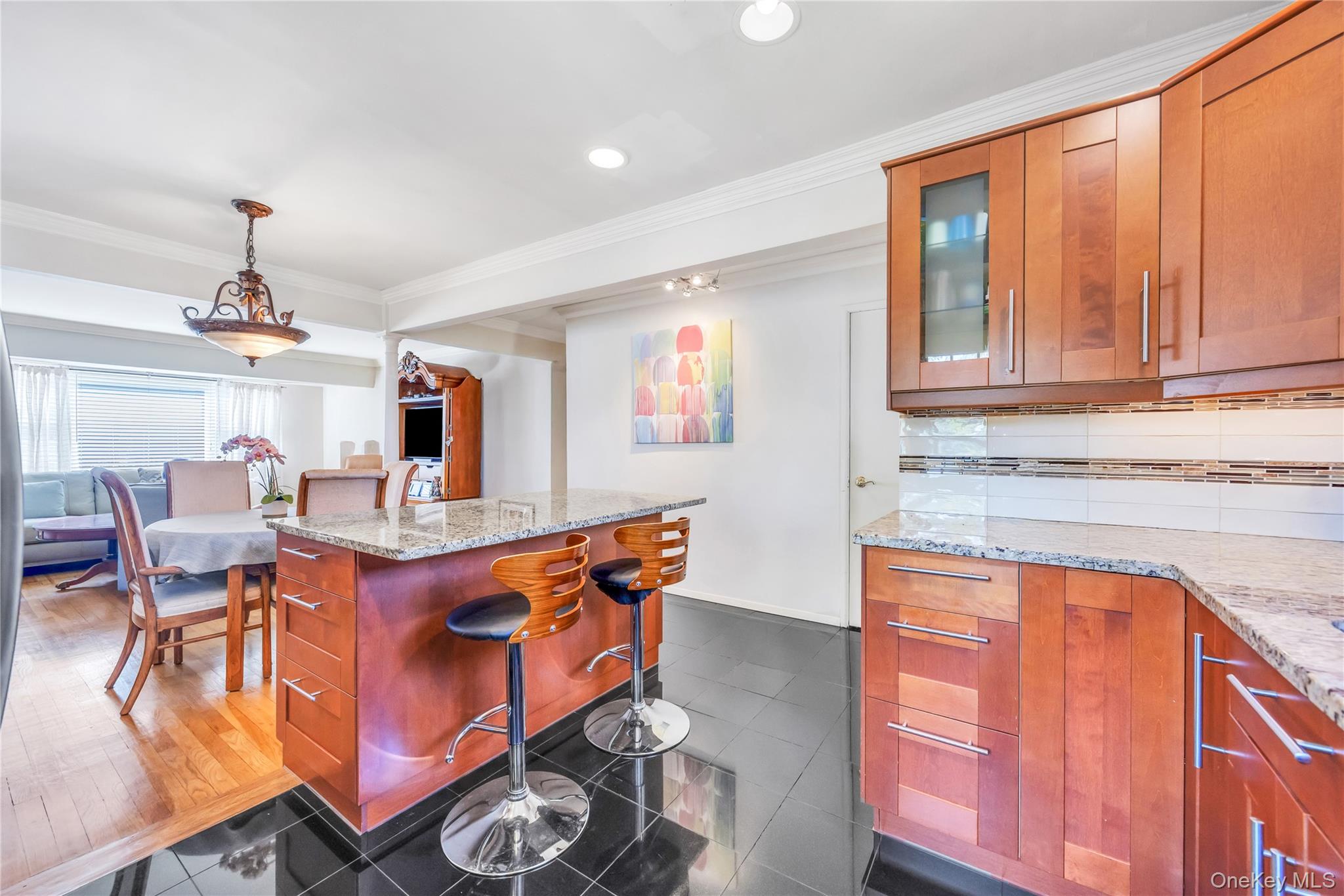 10 Layton Avenue, Hicksville, NY 11801