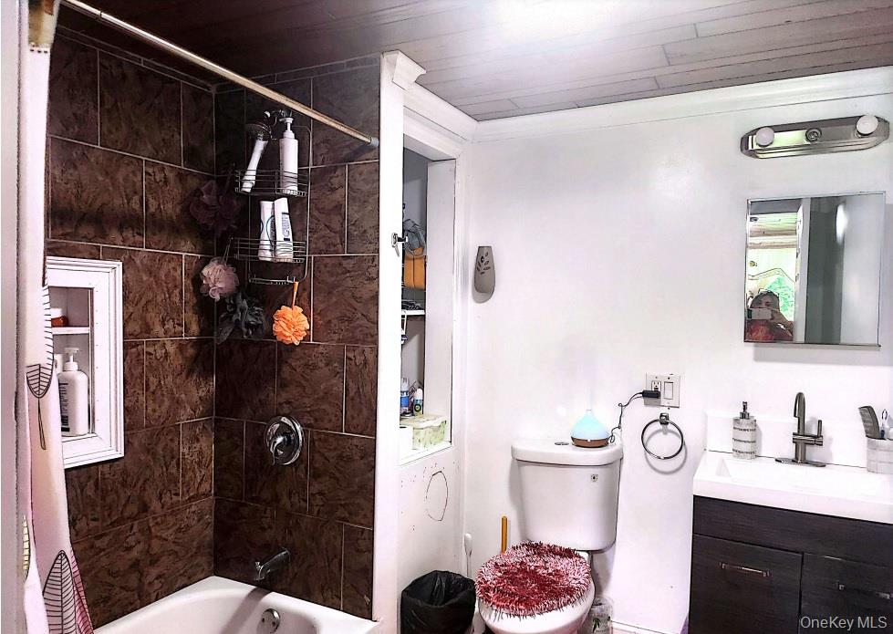 112 S Bedford Avenue, Islandia, NY 11749