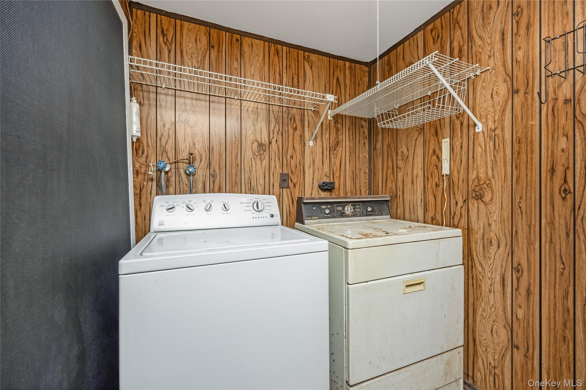 27 Belmont Avenue, Plainview, NY 11803