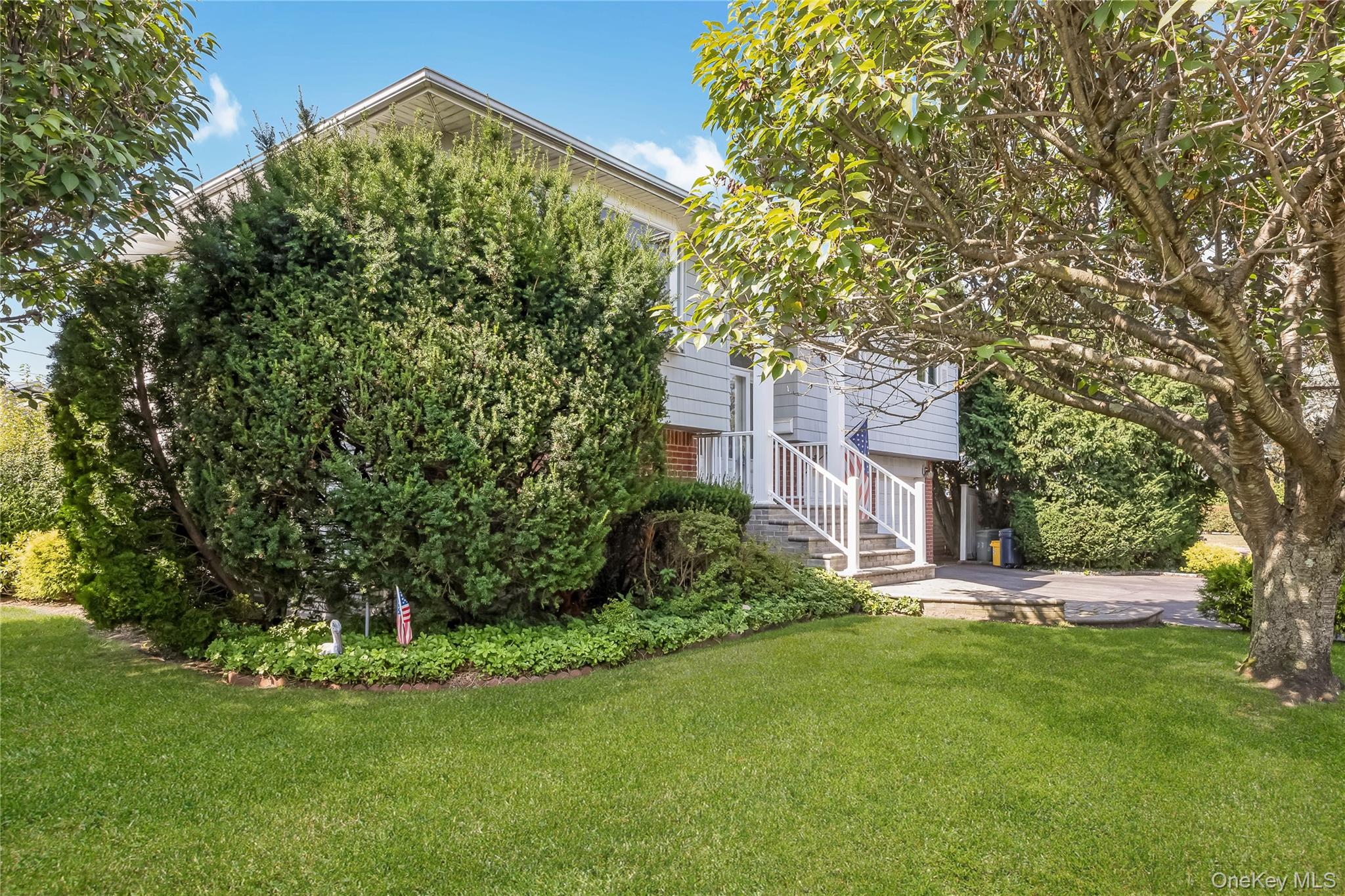 27 Belmont Avenue, Plainview, NY 11803