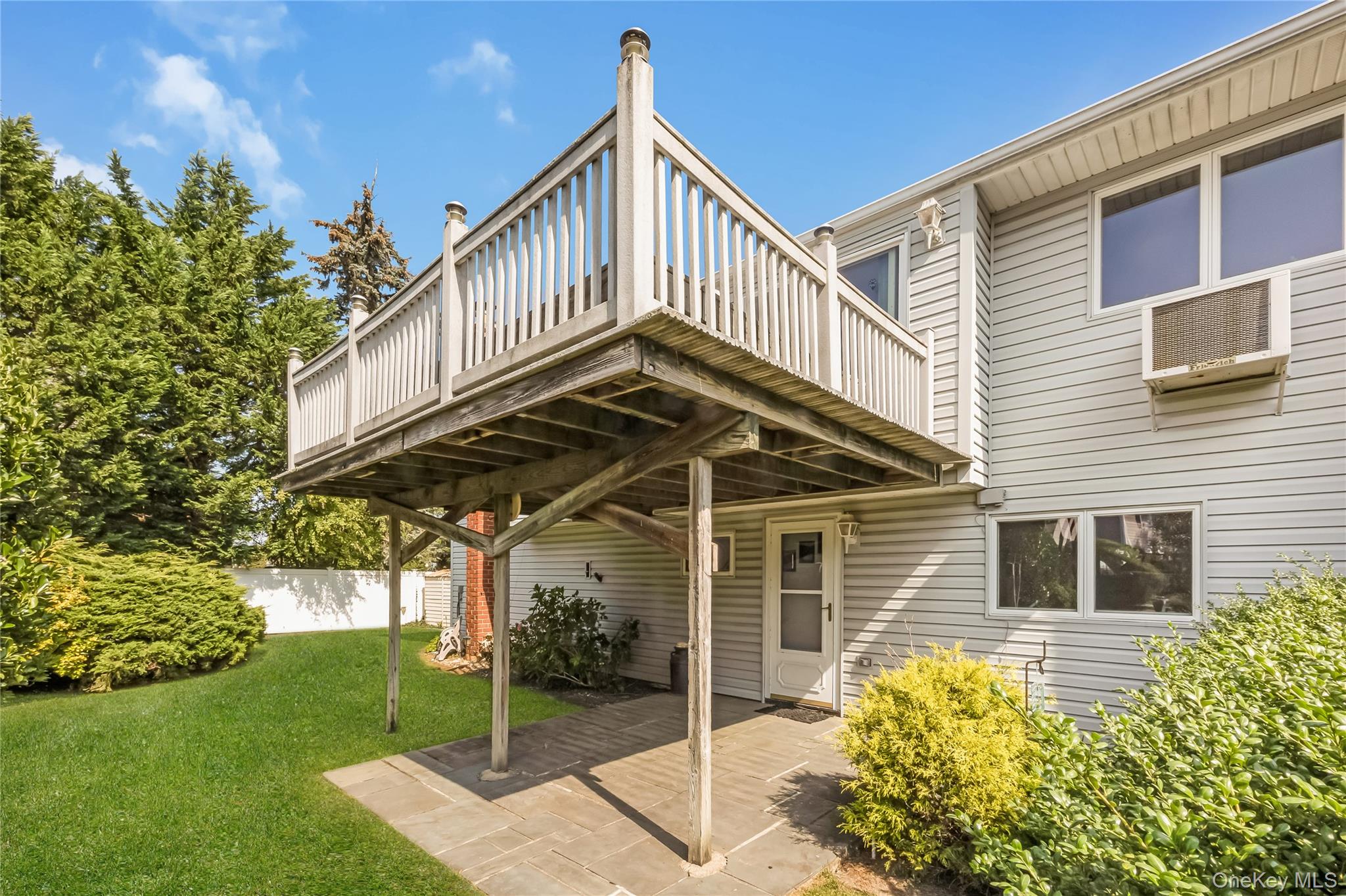 27 Belmont Avenue, Plainview, NY 11803