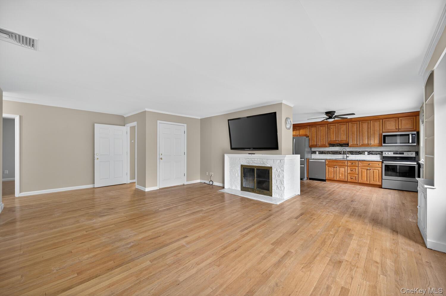 12 Griffith Lane, Huntington, NY 11743