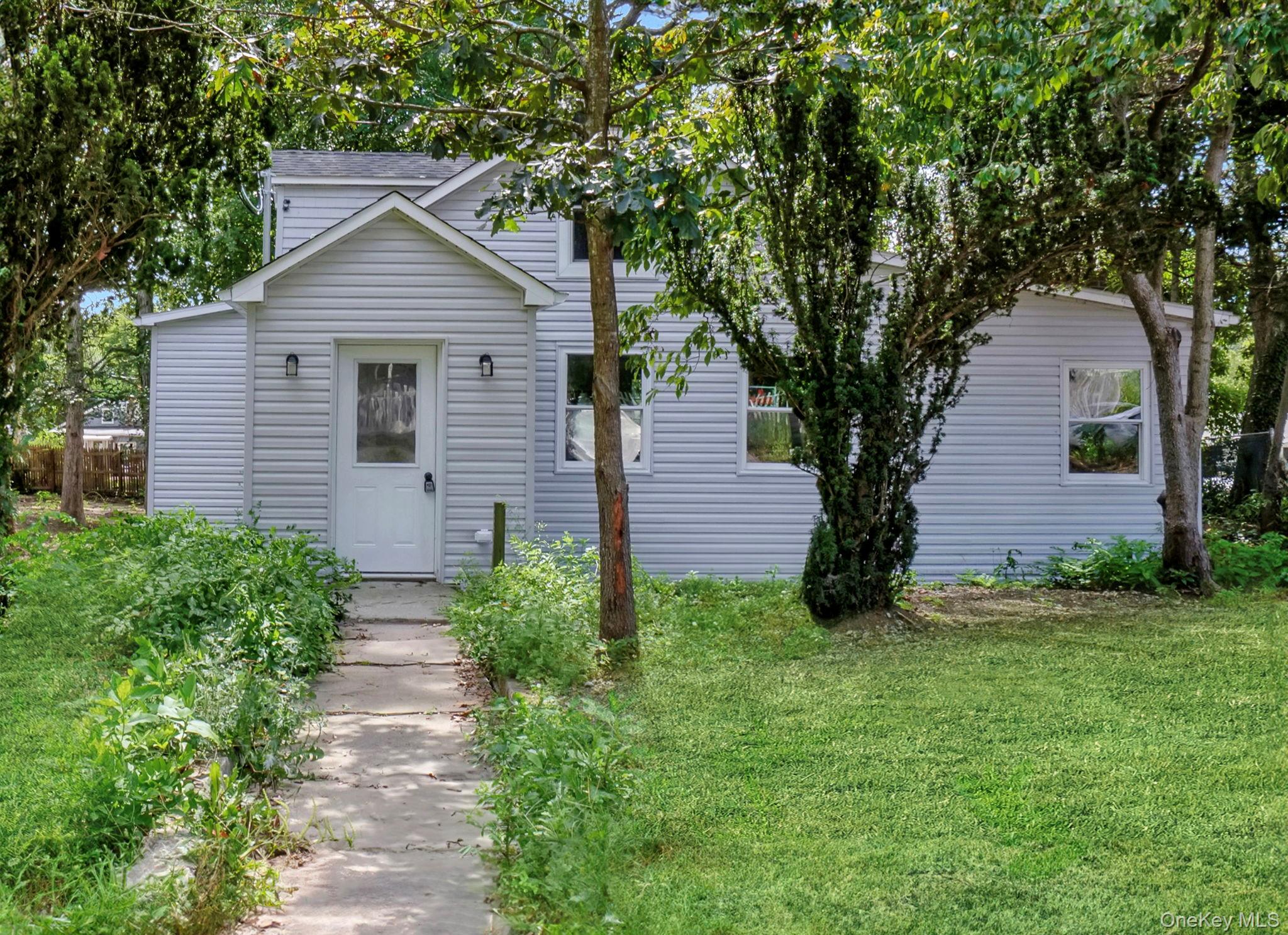 36 Kensington Avenue, Selden, NY 11784