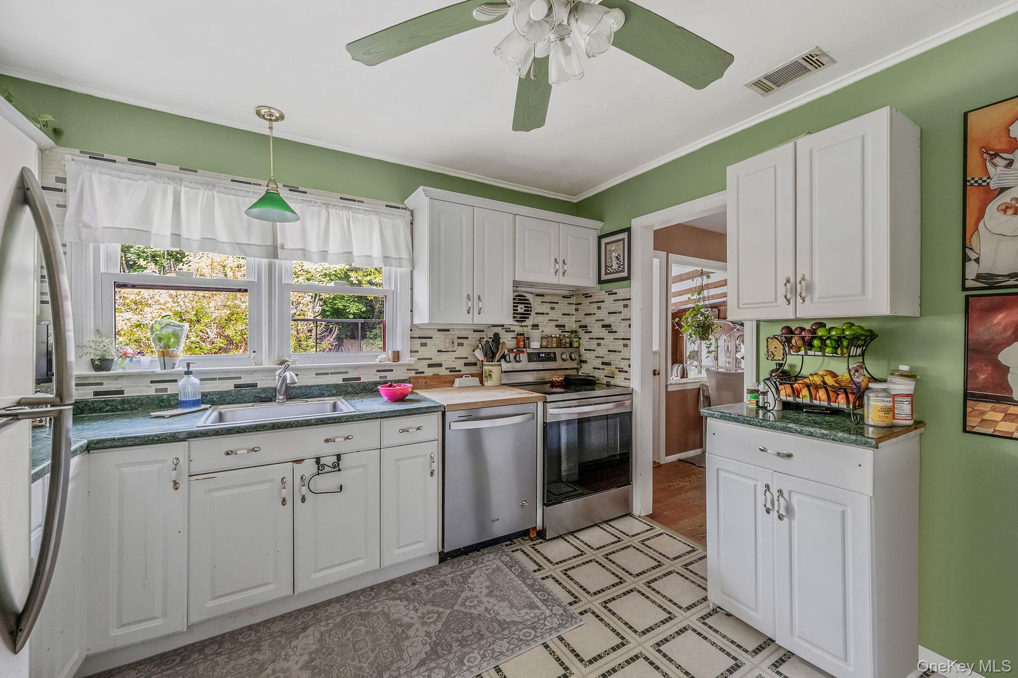 891 Pondview Road, Riverhead, NY 11901