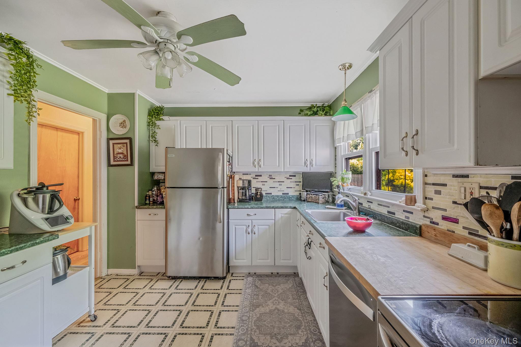 891 Pondview Road, Riverhead, NY 11901