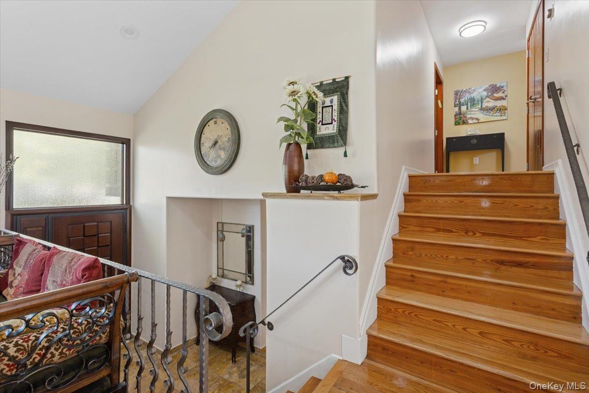 553 Amherst Drive, Woodmere, NY 11598