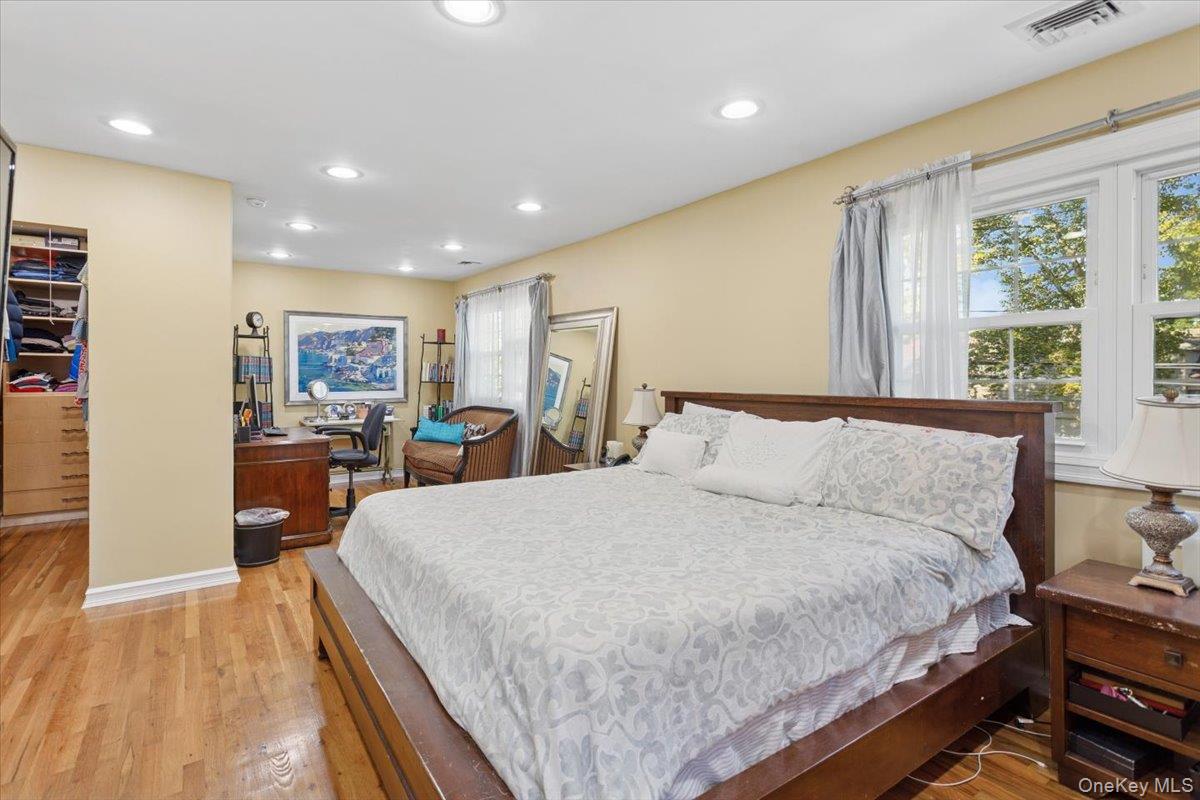 553 Amherst Drive, Woodmere, NY 11598