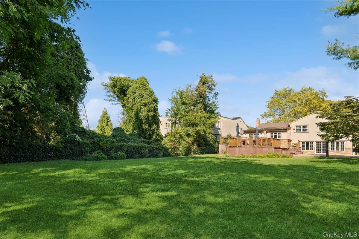 553 Amherst Drive, Woodmere, NY 11598