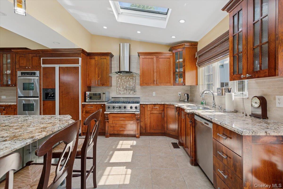 553 Amherst Drive, Woodmere, NY 11598