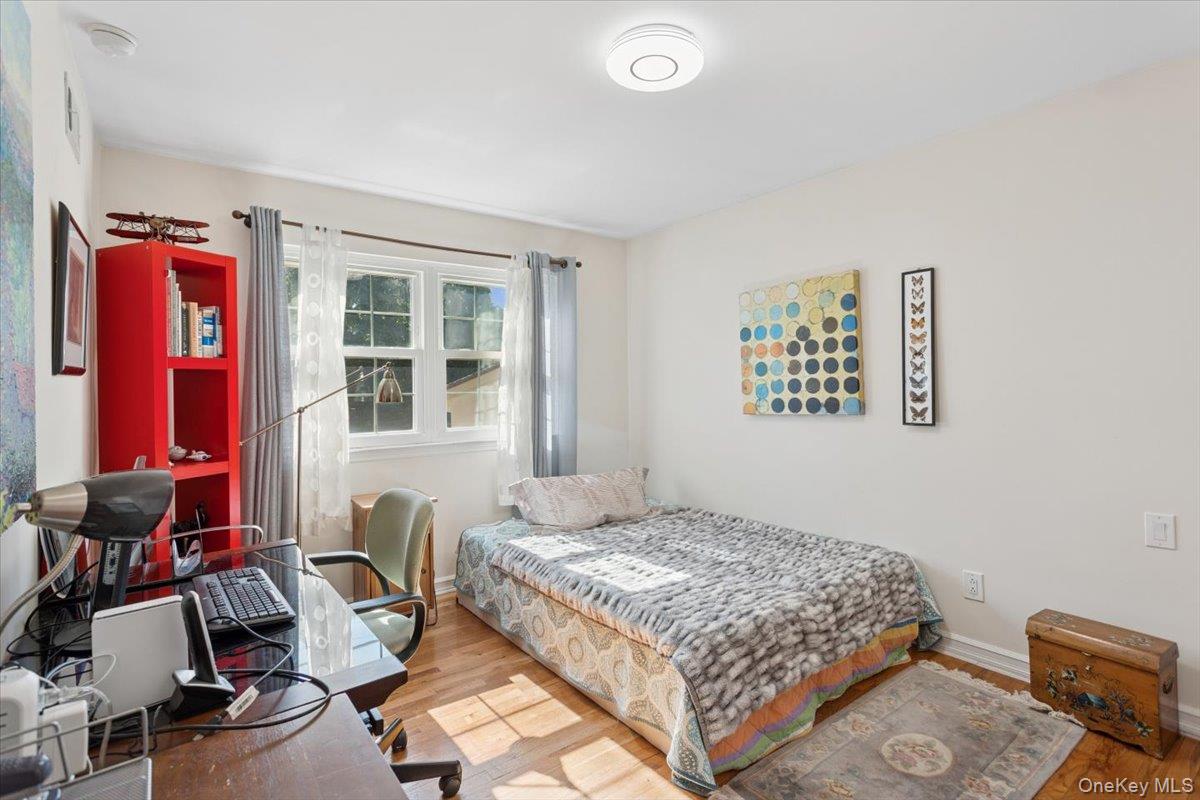 553 Amherst Drive, Woodmere, NY 11598