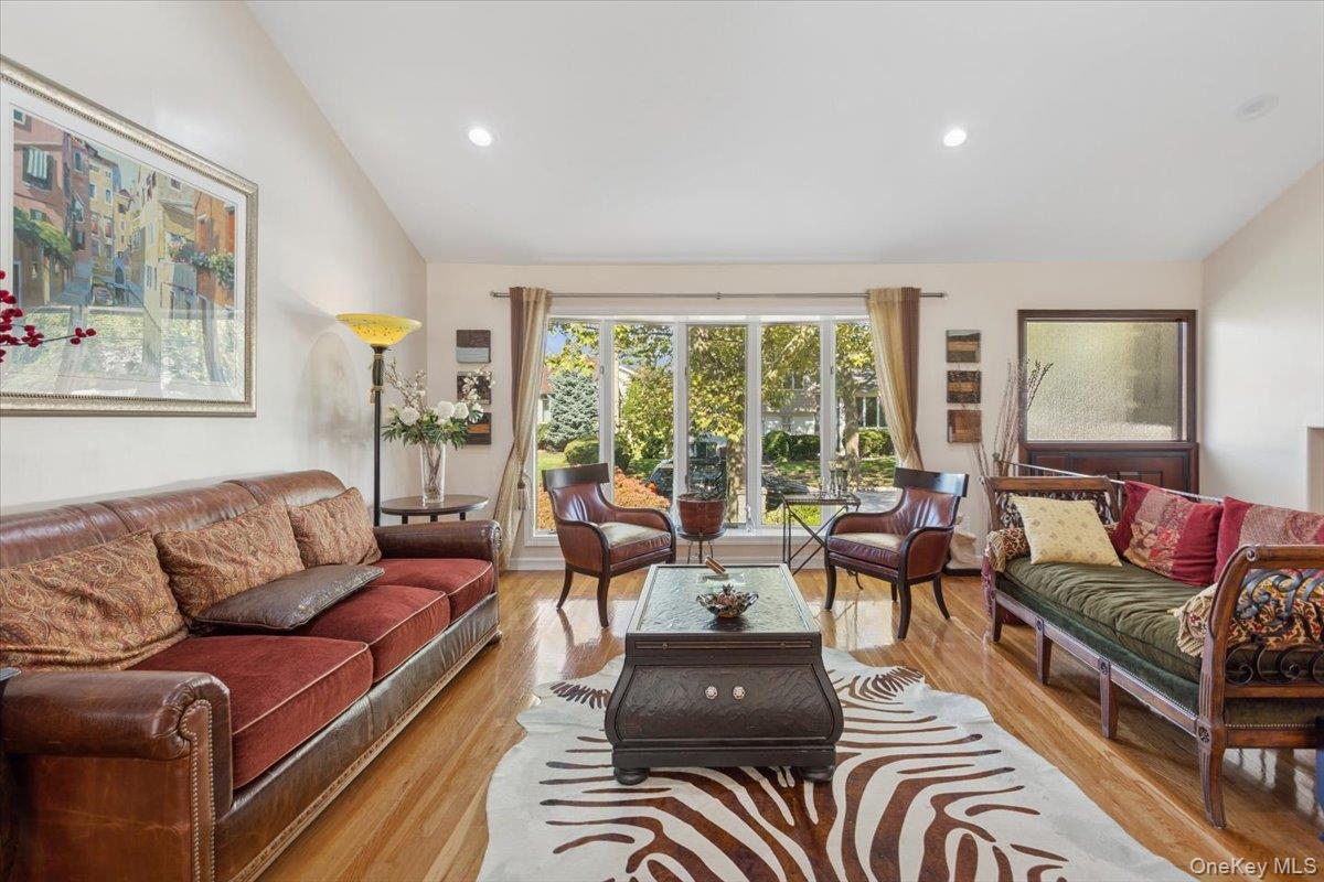 553 Amherst Drive, Woodmere, NY 11598