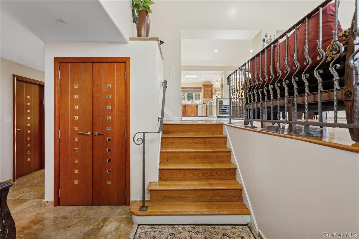 553 Amherst Drive, Woodmere, NY 11598