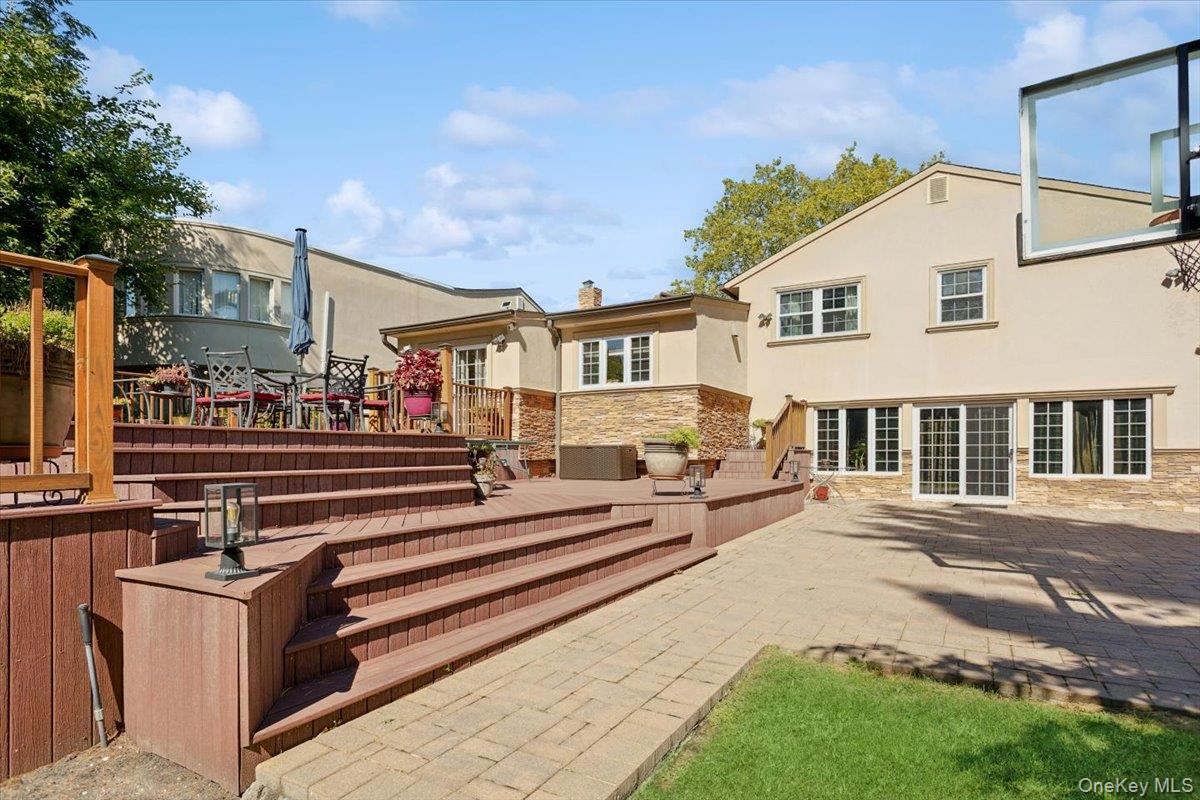 553 Amherst Drive, Woodmere, NY 11598