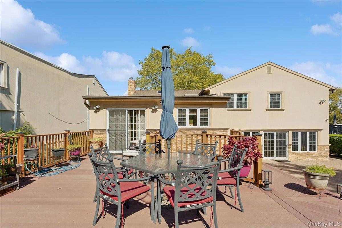 553 Amherst Drive, Woodmere, NY 11598