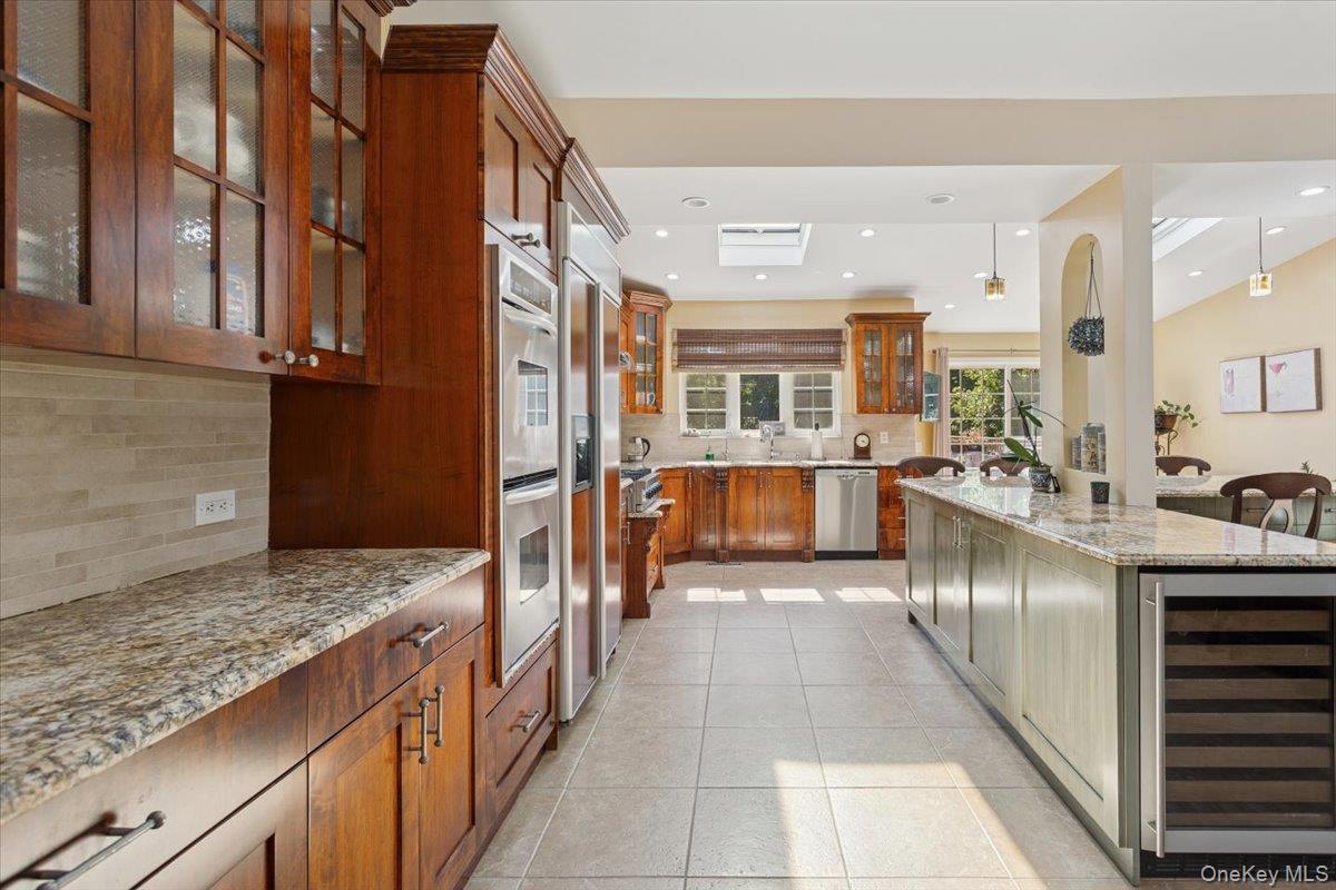 553 Amherst Drive, Woodmere, NY 11598