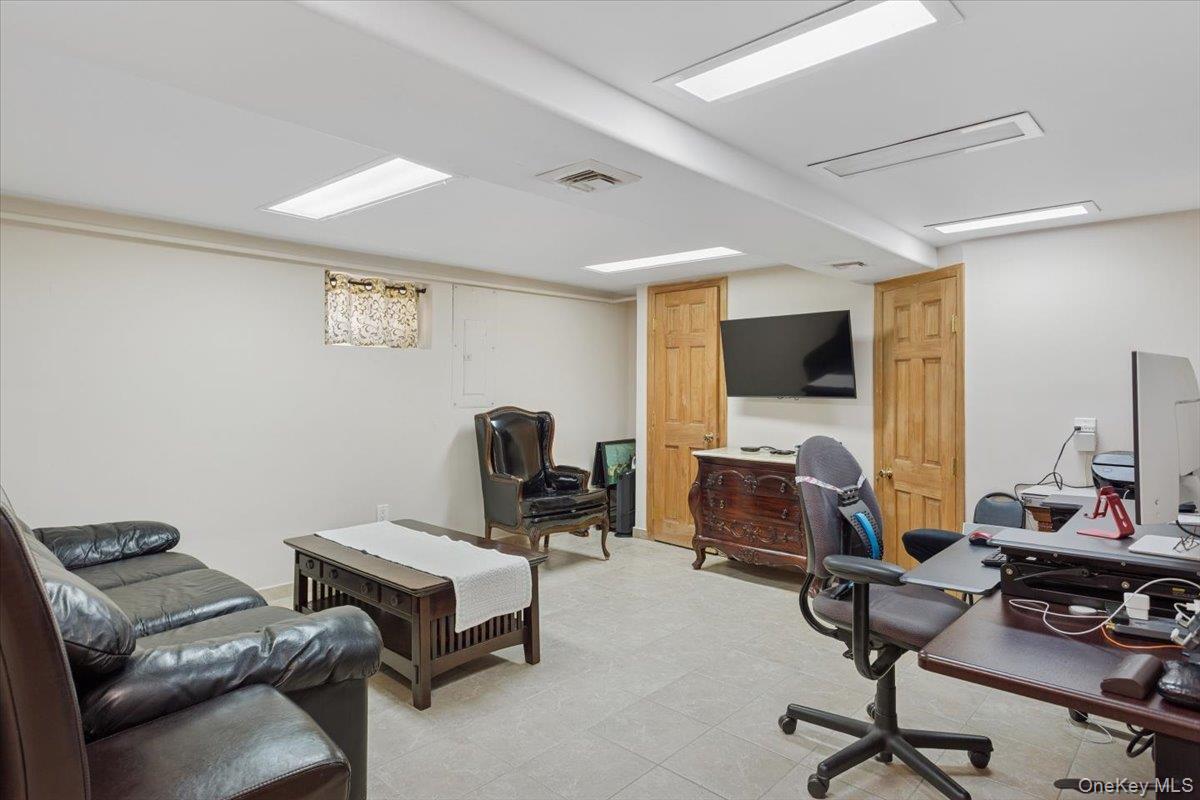 553 Amherst Drive, Woodmere, NY 11598