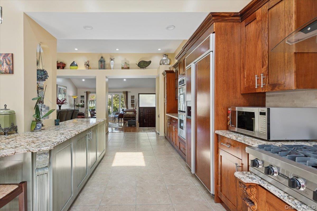 553 Amherst Drive, Woodmere, NY 11598