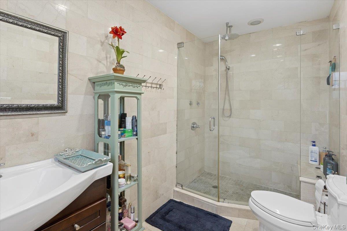 553 Amherst Drive, Woodmere, NY 11598