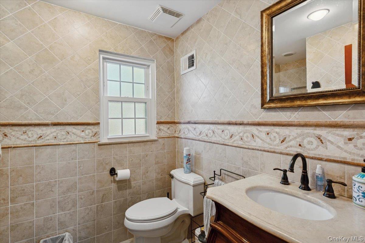 553 Amherst Drive, Woodmere, NY 11598