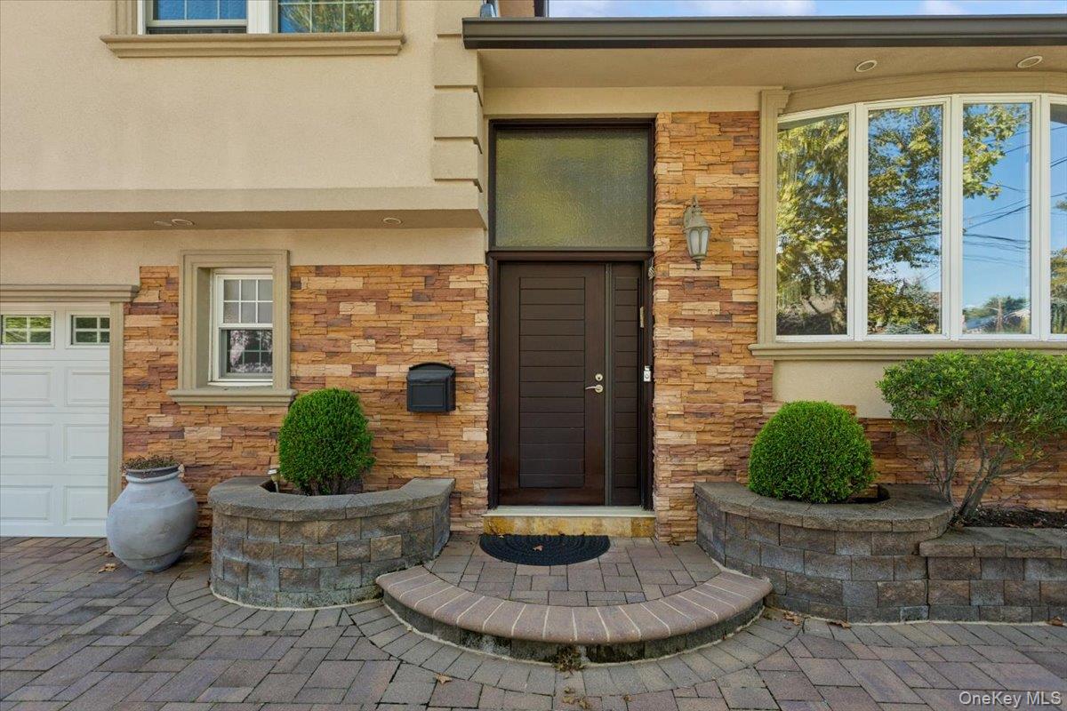 553 Amherst Drive, Woodmere, NY 11598