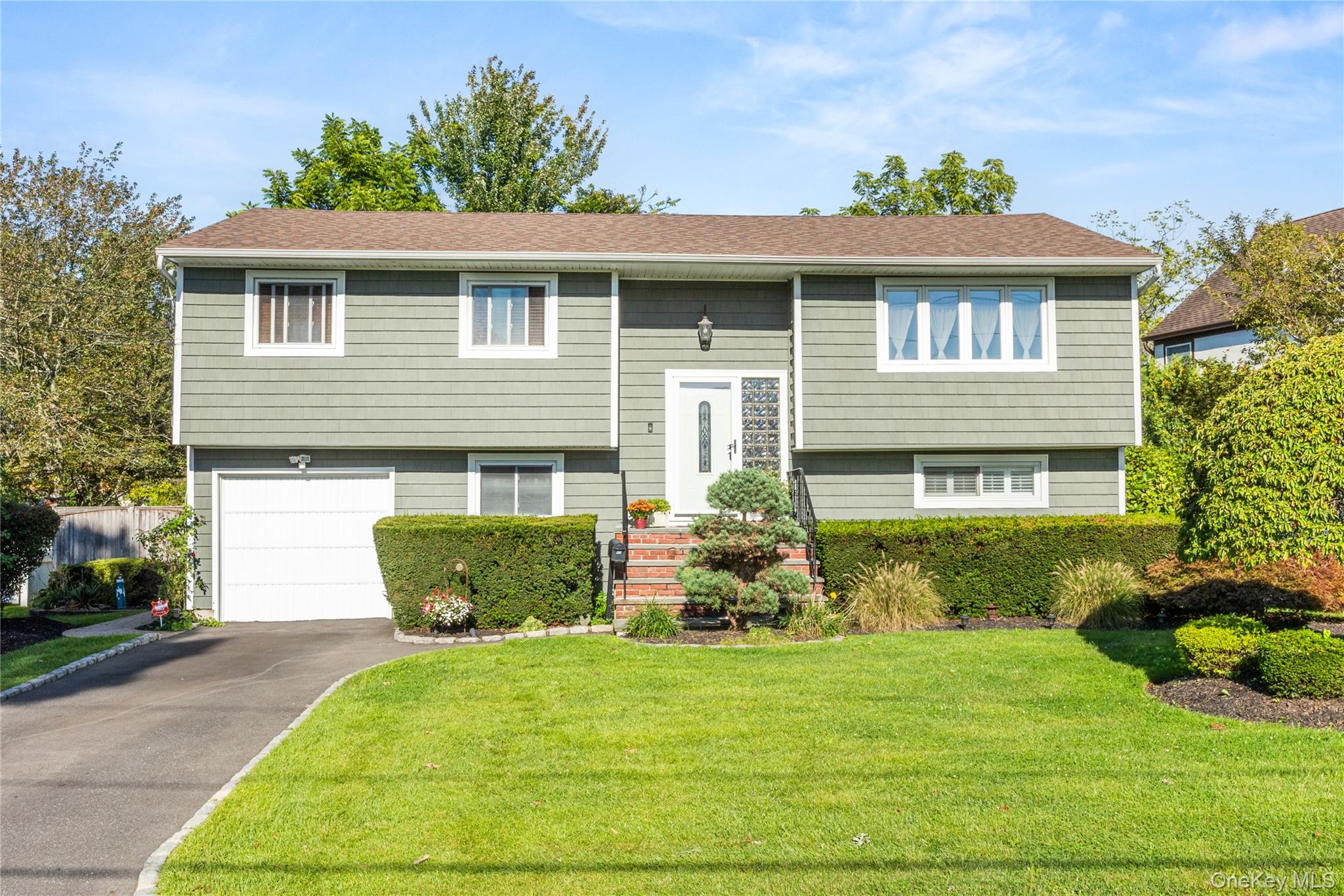 67 Hemlock Lane, Bay Shore, NY 11706