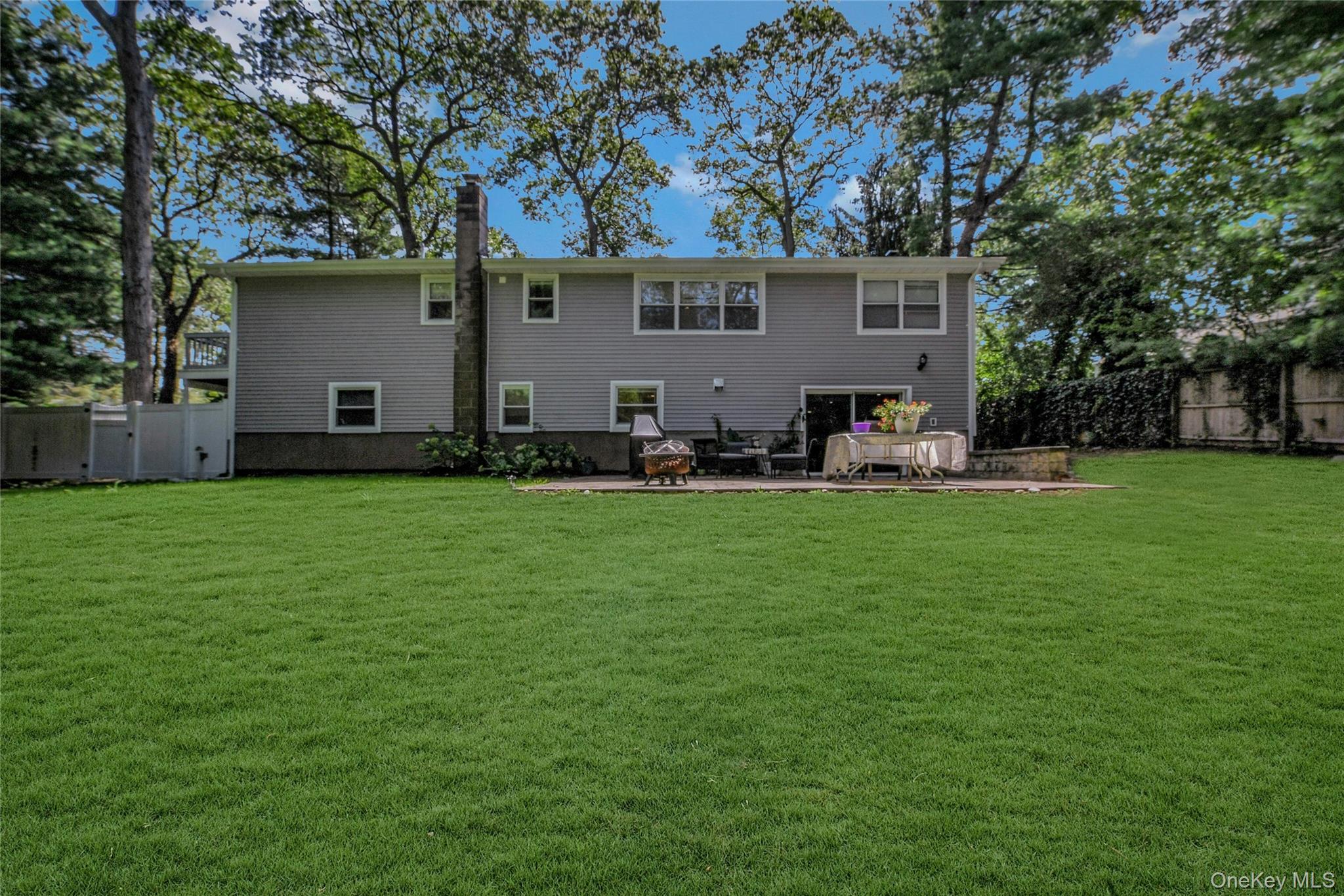 27 Upper Sheep Pasture Road, East Setauket, NY 11733