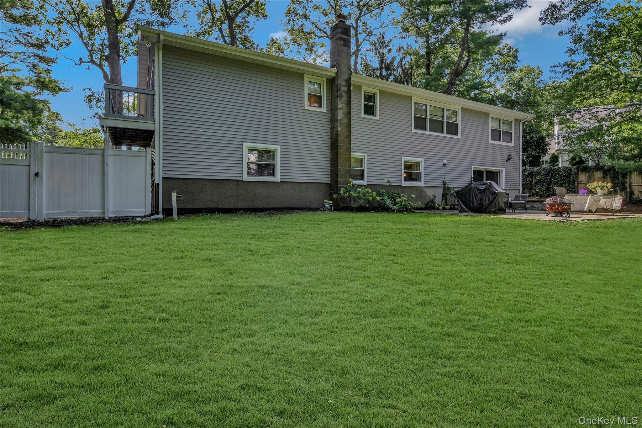 27 Upper Sheep Pasture Road, East Setauket, NY 11733