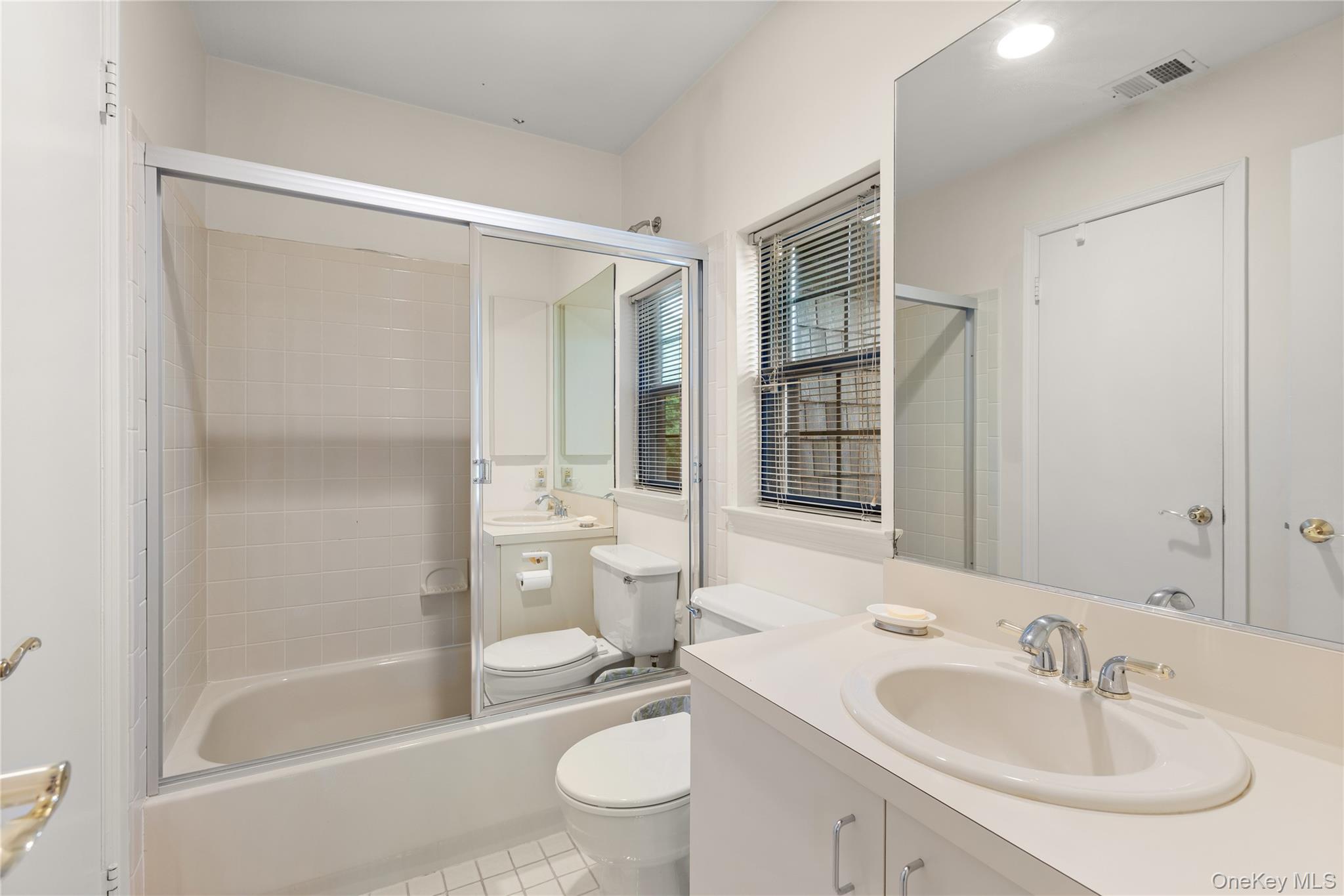 148 Baywoods Lane, Bay Shore, NY 11706