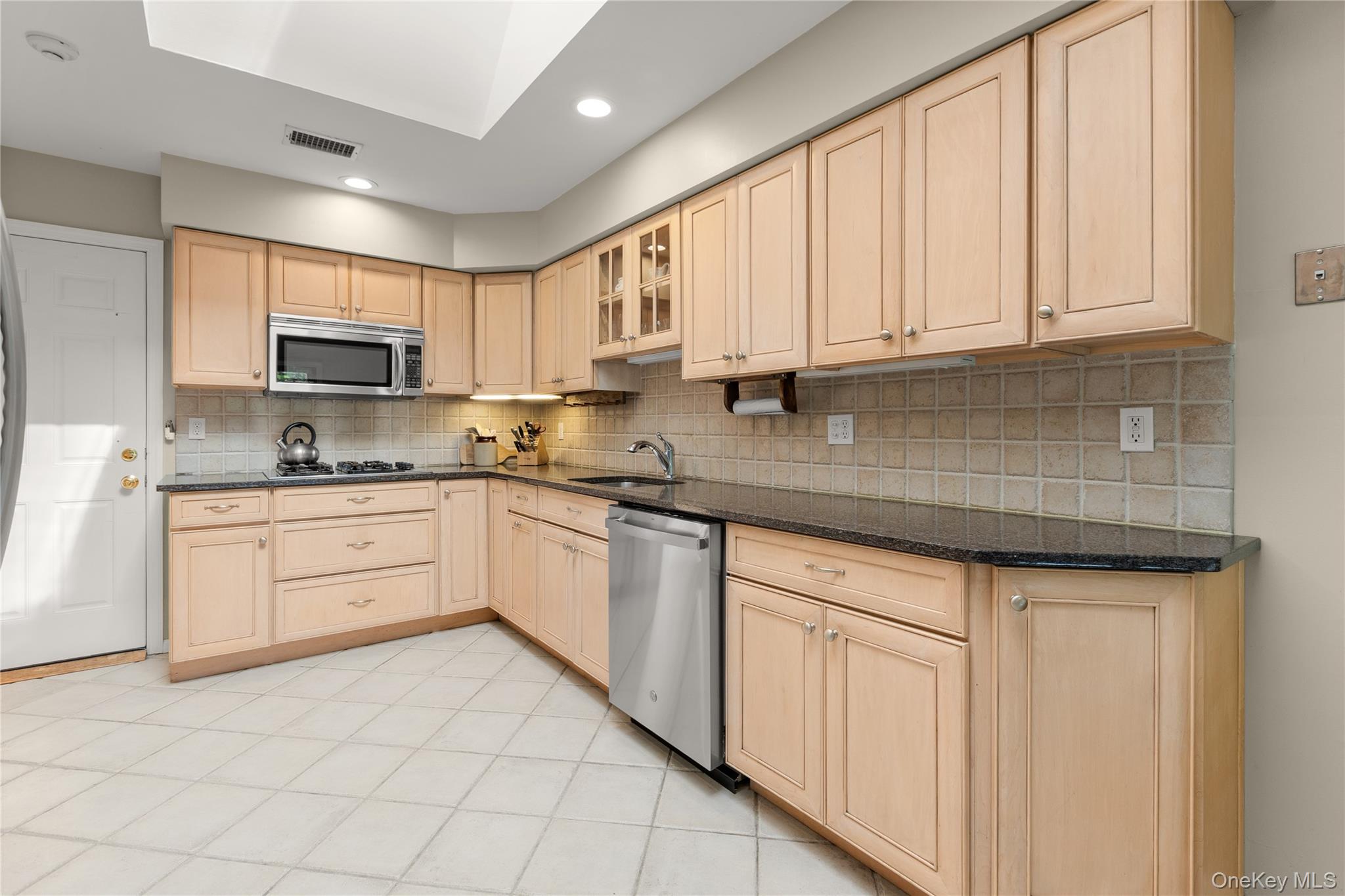 148 Baywoods Lane, Bay Shore, NY 11706