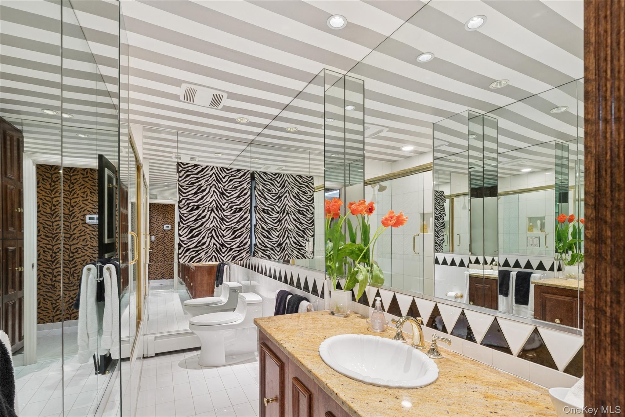 15 Dianas Circle, Roslyn Estates, NY 11576